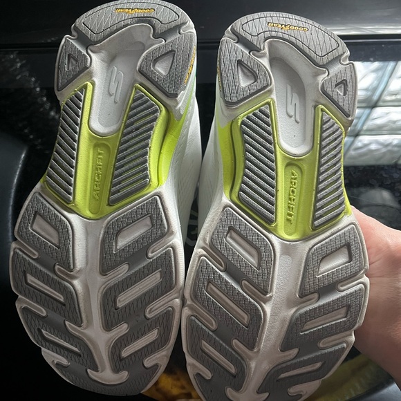 Skechers Max Cushioning Arch Fit 2.0 Avenida - Picture 6 of 6